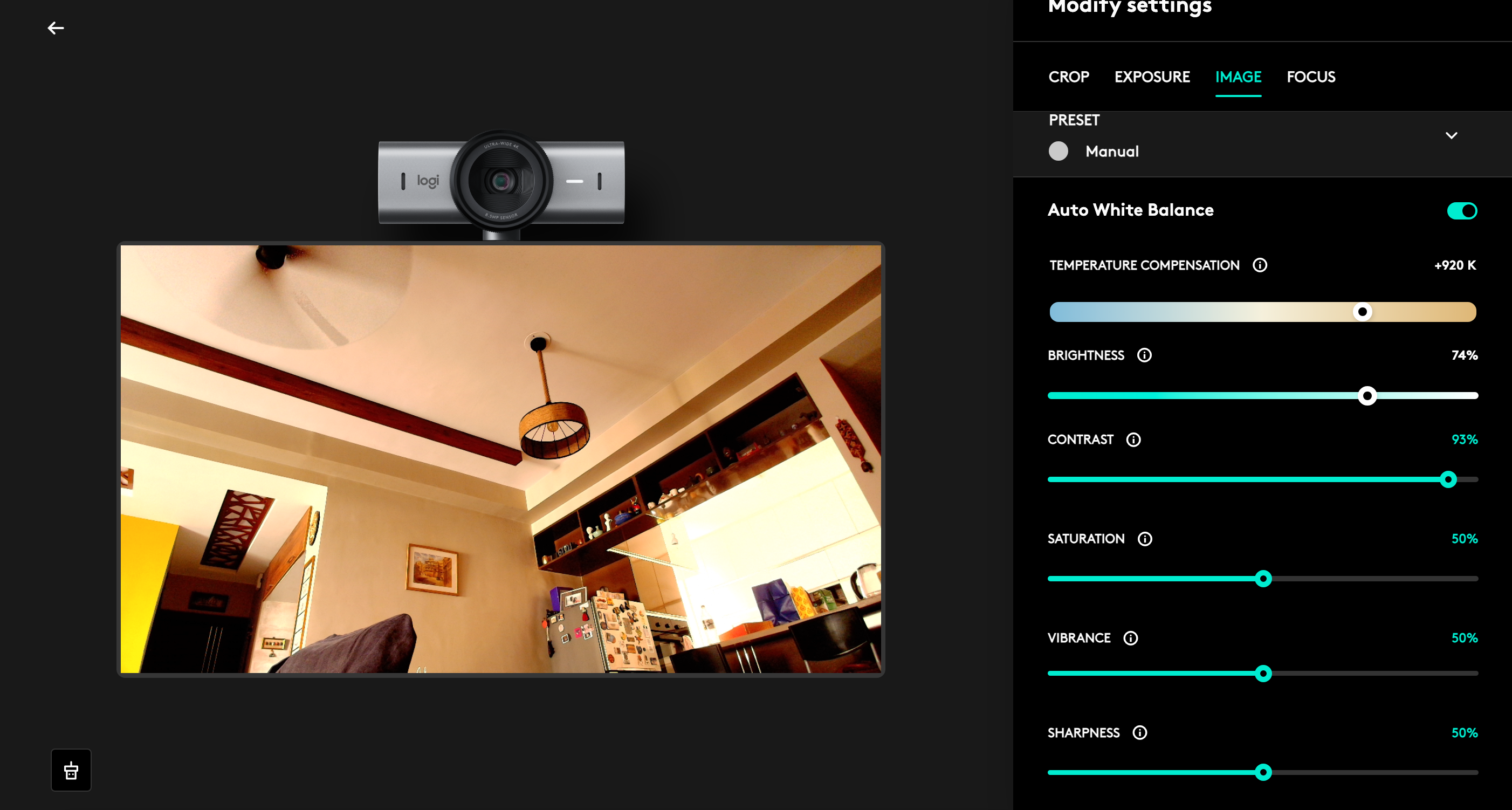  Logitech MX Brio 4K webcam background